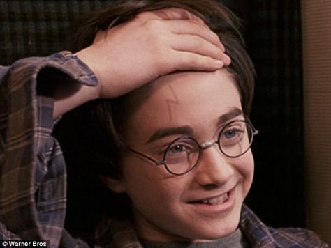 Harry Potter's lightning-bolt scar, which was cast upon him at the age of 15 months accord... Sonic The Hedgehog Halloween Costume, Harry's Scar, Harry Potter Lightning Bolt, Harry Potter Scar, Harry Potter Lightning, Harry Potter Activities, Harry Potter Food, Harry Potter Tattoos, Book Week Costume