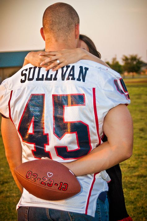 Sports Engagement Photos, Rugby Wedding, Tech Dress, Football Wedding, Party Photoshoot, Engagement Ideas, Engagement Poses, Proposal Engagement, Texas Tech