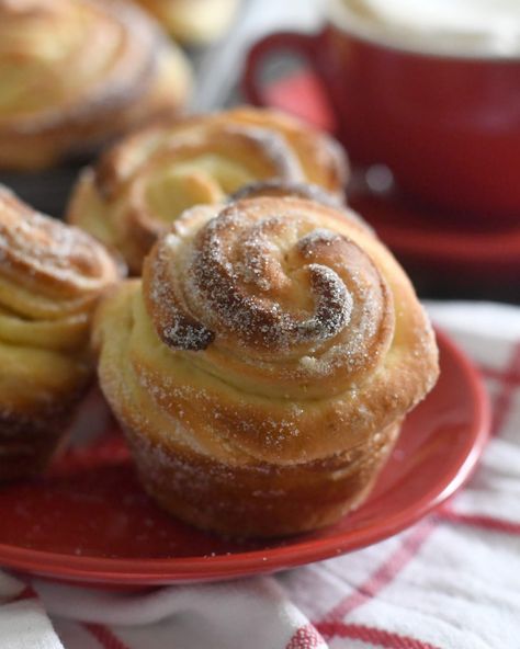 Apple Cruffins, Homemade Cruffins, Cruffin Recipe, Rolls Homemade, Cronut, Yeast Breads, Most Viewed, December 30, Donut Recipes