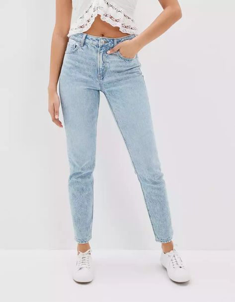 AE Strigid Mom Jean Mom Jean Fits, Mama Jeans, American Eagle Mom Jeans, Mode Zara, Ae Jeans, Boyfriend Jean, Outfit Jeans, High Waisted Mom Jeans, Jeans Mom