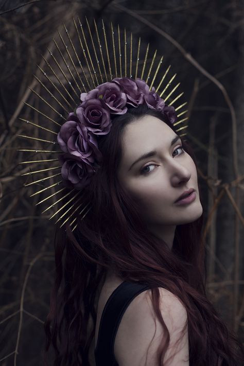 How To: Make a Halo Crown — Suzi Ovens Fairy Headpiece, Crown Pictures, Crown Headdress, Headpiece Diy, Diy Crown, Halo Crown, Gold Spray Paint, Braut Make-up, Flower Spike