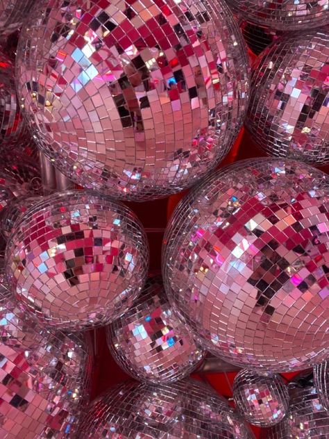 Fest Temaer, Pink Disco, Ball Aesthetic, Iphone Wallpaper Aesthetic, Mirror Ball, Iphone Wallpaper Photos, Preppy Wallpaper, Disco Balls, Pink Vibes