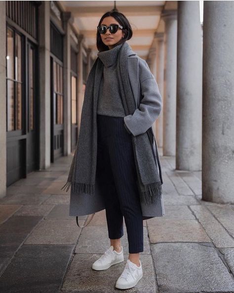 Nordic Style Report on Instagram: “Clap 👏🏼 if you like grey on grey on grey! 🖤 @cocobeautea” Grey Outfit, Grey Coat, Cute Fall Outfits, Trend Fashion, 가을 패션, Fifty Shades, Fashion Mode, Looks Style, Mode Inspiration