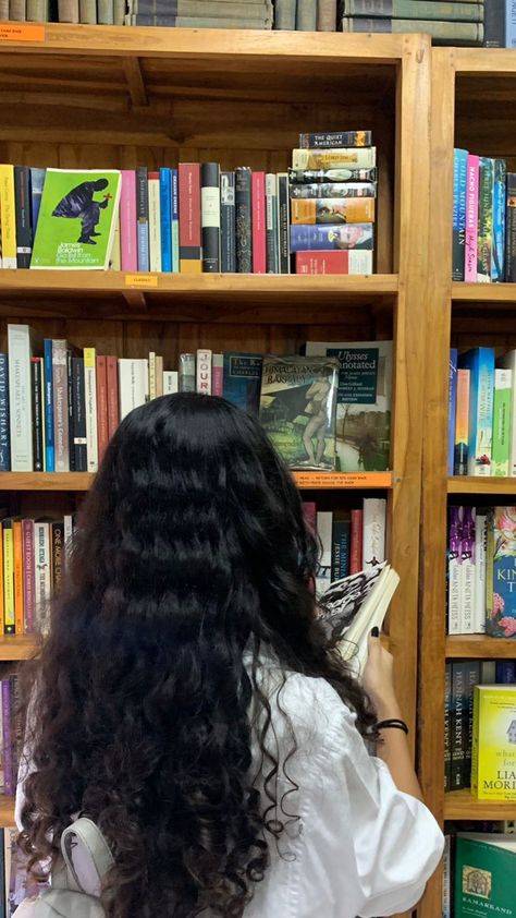 Aesthetic Pictures Library, Hair Pictures Aesthetic, Girl In Library, Library Aesthetic Instagram, Aesthetic Insta Pic Inspo Library, Girl In Library Aesthetic, Book Lover Aesthetic, Curly Hair Aesthetic, Girl Reading Book Aesthetic Vintage