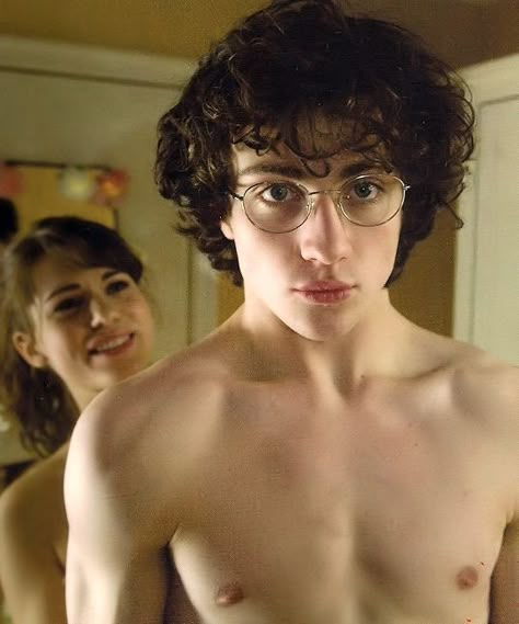 aaron taylor-johnson<3 Nerdy Guys With Glasses, Aaron Taylor Johnson Shirtless, Dave Lizewski, Nerdy Guys, Taylor Johnson, Aaron Johnson, Aaron Taylor, Aaron Taylor Johnson, Evan Peters