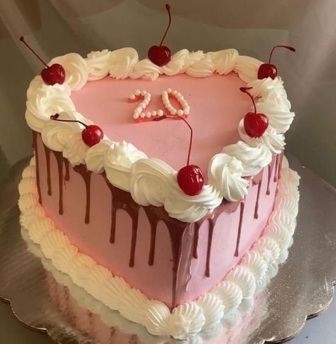 Pink Heart Birthday Cake Aesthetic, Girly Birthday Cakes For Women, 20 Years Birthday Cake, Iconic Birthday Cake, Strawberry Heart Cake, Chocolate Heart Cake, Heart Shaped Birthday Cake, Heart Birthday Cake, Bolo Vintage