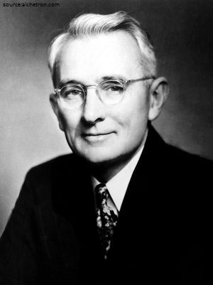 Dale Carnegie biography, quotes & books - influence people | ToolsHero Dale Carnegie Quotes, Public Speech, First Class Seats, Books For Self Improvement, How To Influence People, Dale Carnegie, Richard Branson, Warren Buffett, Strong Female