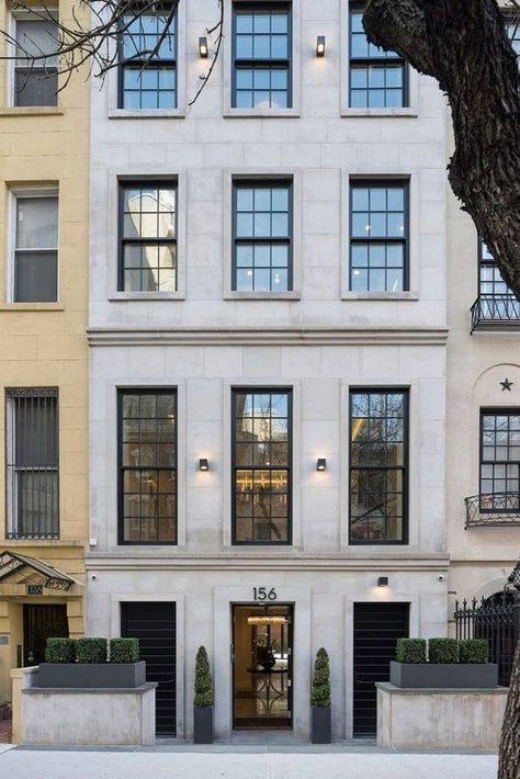 Inside this 18,000,000 Five Story Family Townhouse — Off The MRKT Townhouse Exterior, Luxury Townhouse, Lenox Hill, Real Estate Articles, Casas Coloniales, Contemporary Luxury, Classical Architecture, Facade Design, Free Standing Bath Tub