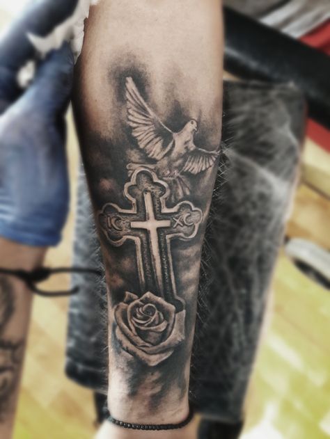 Serbian Tattoo Ideas, Serbian Tattoo, Cross With Roses Tattoo, Religious Tattoos For Men, Cross With Roses, Rose Tattoo Meaning, Celtic Knot Tattoo, Pink Rose Tattoos, Celtic Cross Tattoos