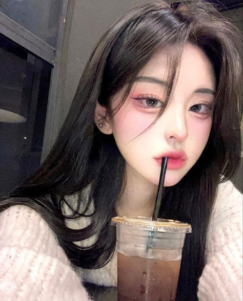 @/susan__k__03 Susan K 03, Pony Makeup, Girl Shadow, Cute Makeup Looks, Hey Girl, Cute Makeup, Ulzzang Girl, Maquillaje De Ojos, Cute Hairstyles