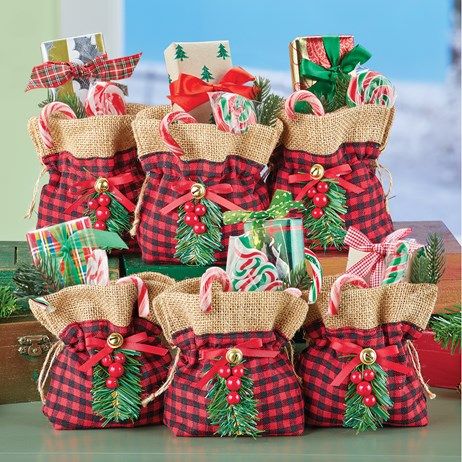 Burlap Border, Snowman Treats, Christmas Goodie Bags, Burlap Gift Bags, Christmas Treat Bags, Holiday Gift Bag, Holiday Snowmen, Collections Etc, Christmas Gift Bags