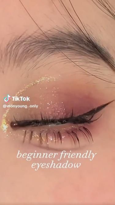 eye makeup look tutorial, glitters Glitter Eyeshadow Makeup, Eyeshadow Makeup Tutorial, Eyeshadow Guide, Eye Makeup Palette, Kawaii Makeup, Korean Eye Makeup, Take Care Of Your Skin, Glitter Eye Makeup, Makeup Tutorial Eyeshadow