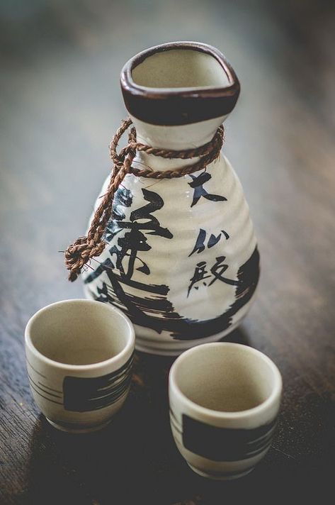 Sake Bar, Dishware Sets, Sushi Set, Sake Bottle, Sake Set, Japanese Sake, Rice Wine, Japanese Pottery, Japanese Ceramics