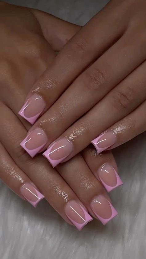 Valentine’s Day Nail Ideas Short, Shorties Nails Square Spring, Shorties Nails Color, Shorties Nails Pink, Short Pink Nail Designs, Acrylic Nail Application, Pink Tip Nails, Nail Application, Quartz Nails