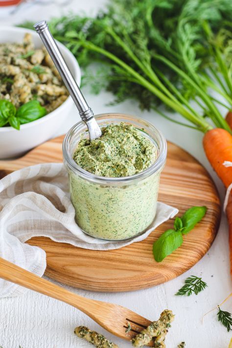 Carrot Top Pesto, Vegan Noodles Recipes, Easy Homemade Pasta, Vegan Pasta Sauce, Carrot Tops, Pesto Vegan, Quick Pasta Dishes, Dairy Free Pasta, Quick Pasta Recipes