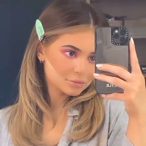 Kylie Jenner News on Instagram: “What’s your favorite hair color on Kylie?” Kylie Jenner Hair Color, Kylie Jenner Blonde, Kylie And Stormi, Kylie Jenner Fotos, Kylie Jenner News, King Kylie Jenner, Kylie Jenner Photos, Jenner Hair, Kylie Jenner Hair