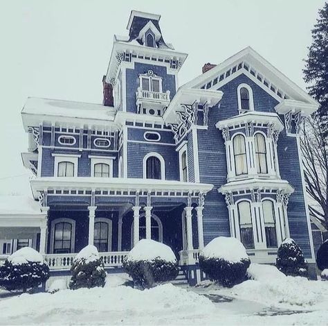 Blue Victorian House, Historical Houses, Victorian Exterior, Old Victorian Homes, Building Inspiration, Victorian Style Homes, Dress Models, Sims Building, Painted Ladies