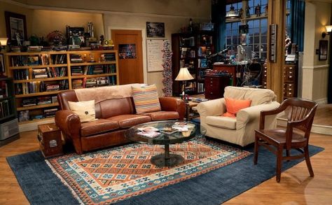 Hang out at Central Perk or sit on the Iron Throne. Big Bang Theory Set, The Big Band Theory, The Bigbang Theory, Doctor Who Tardis, The Big Bang Theory, Studio Tour, Upper East Side, Living Room Tv, Wooden Chair