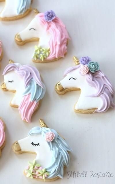 Unicorn Cookies by Sihirli Pastane Unicorn Cake Design, Unicorn Treats, Unicorn Desserts, Unicorn Cookies, Unicorn Birthday Cake, Rainbow Cookies, Unicorn Foods, Fancy Cookies, Animal Cookies