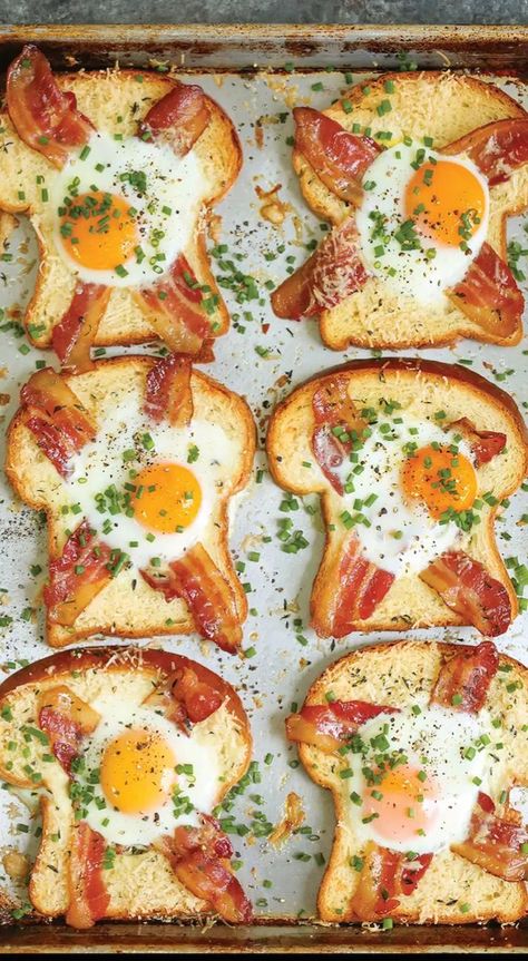 Fast Food Breakfast, Bacon And Eggs, Breakfast Recipes Indian, Quick Breakfast Recipes, Egg Recipes For Breakfast, Think Food, Delicious Breakfast Recipes, Breakfast Recipes Easy, Quick Breakfast