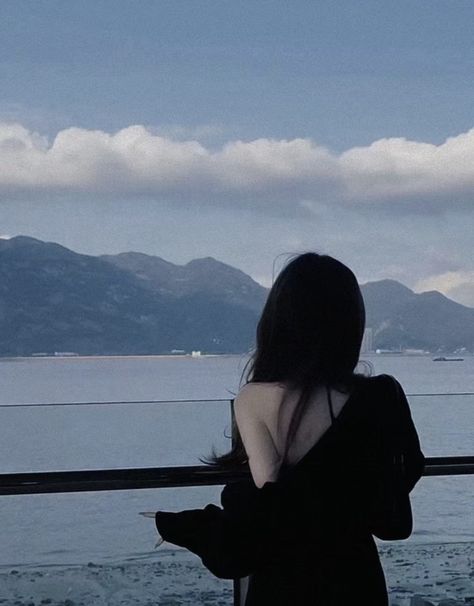 Bff Pfp Matching Aesthetic, Summer Mountains, Sea Aesthetic, Korean Photo, 사진 촬영 포즈, Dark Feminine Aesthetic, Korean Aesthetic, Feminine Aesthetic, Sky Clouds