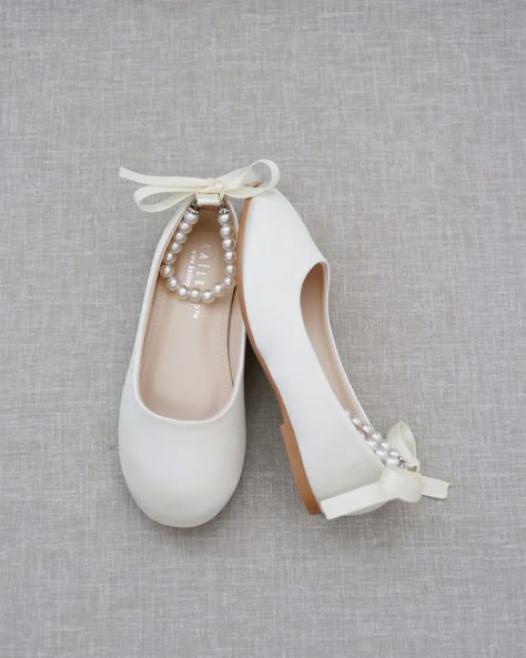 SHOP OUR SATIN COLLECTION SHOES FOR GIRLS! Perfect for flower girls, pair up with tutu ballerinas, fairies or birthday parties. FREE SHIPPING IN U.S FOR ORDERS $100 AND MORE! Pearl Flats, Shoes Quinceanera, Flower Girls Shoes, Simple Chic Style, Quinceanera Shoes, Lace Bridal Shoes, Shoes For Brides, Shoes Princess, Bridesmaids Shoes