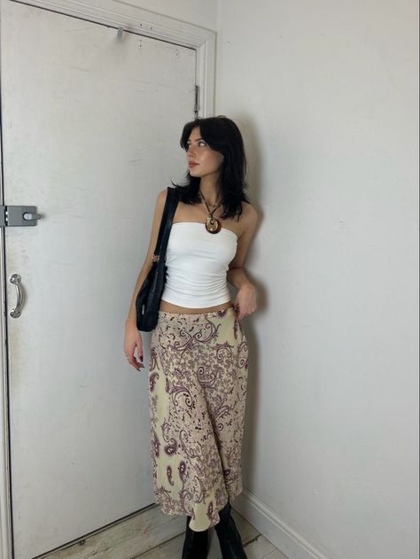 White Chunky Boots Outfit Summer, White Skirt Outfit Boho, How To Style Long Black Boots, High Fedility Zoe Outfits, Vintage Maxi Skirt Outfits, What To Wear With Maxi Skirt, Below The Knee Skirt Outfits, Styling White Maxi Skirt, Tight Long Skirt Outfits