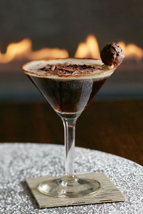 The Best Martini Recipes - Most Popular Martini Recipes 2016 Best Martini, Best Martini Recipes, Booze Board, Chocolate Martini Recipe, Fancy Bar, Fruity Alcohol Drinks, Alcohol Beverages, Espresso Martinis, Coffee Milkshake