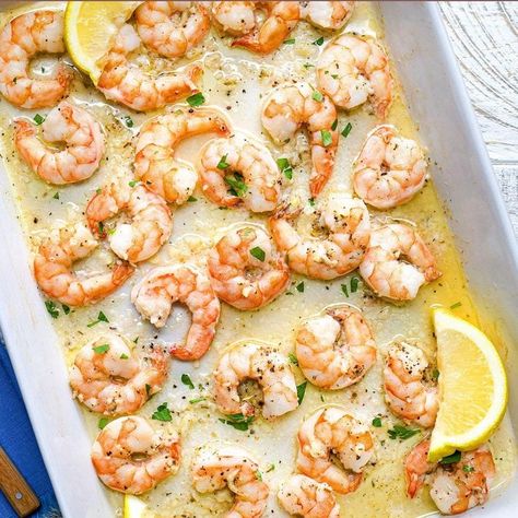 Easy Baked Shrimp Oven Baked Shrimp, Easy Baked Shrimp, Ways To Cook Shrimp, Baked Shrimp Recipes, Cook Shrimp, Cajun Shrimp Recipes, Juicy Shrimp, Scampi Recipe, Baked Shrimp