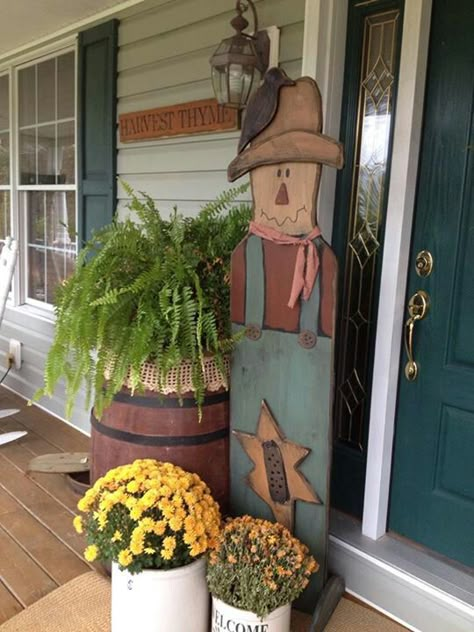 Scarecrow Outdoor Wood Fall Decorations, Primitive Porch Decor, Wooden Scarecrow Ideas, Wooden Scarecrow, Wood Scarecrow, Primitive Fall Crafts, Primitive Scarecrows, Scarecrow Decorations, Primitive Fall Decor