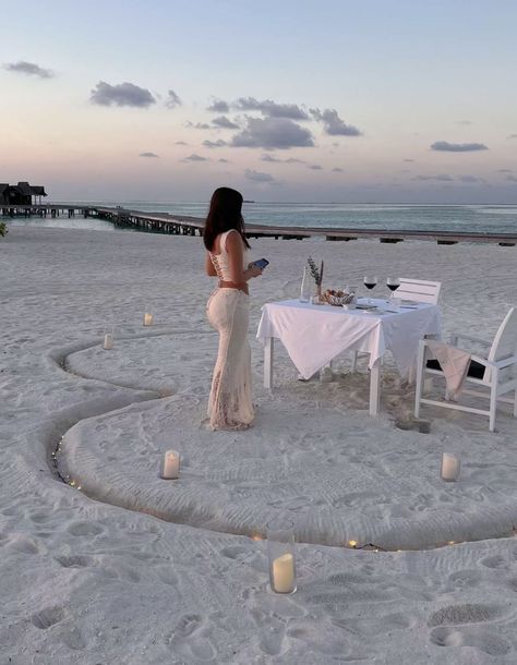 Honey Moon Aesthetic, Anniversary Getaway Ideas, Bali Proposal, Cabo Engagement, Couple On Holiday, Romantic Dinner On The Beach, Proposal Aesthetic, Honeymoon Aesthetic, Cute Proposal Ideas