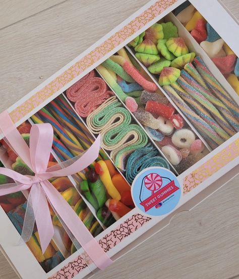 Sweet Packaging Ideas Candy, Candy Storage Ideas, Fairy Theme Birthday Party, Cookie Gift Packaging, Diy Birthday Party Favors, Sweet Hampers, Candy Gift Baskets, Candy Boutique, Business Baby