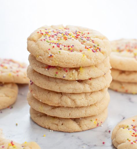 These soft and chewy sugar cookies are easy to make. They need just 3 ingredients and don't require any eggs. The cookies store well and can be made ahead of time. Window Snow Spray, Soft Chewy Sugar Cookies, Cookies Store, Three Ingredient Cookies, Soft And Chewy Sugar Cookies, Christmas Gifting Ideas, Healthy Sugar Cookies, Window Snow, Christmas Baking Easy