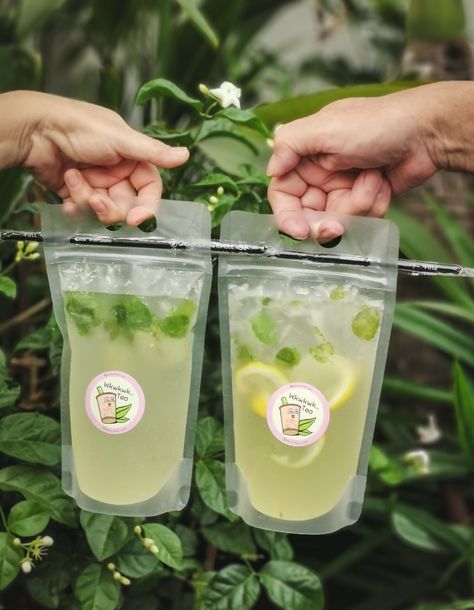 Resep Mojito, Delicious Smoothie Recipes, Food Business Ideas, Juice Branding, Drinks Packaging Design, Bistro Food, Juice Packaging, Food Recepie, Brew Coffee