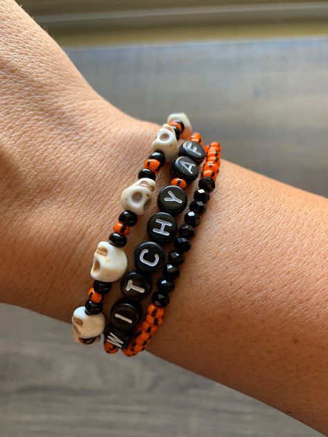 Bead Word Bracelet, Halloween Bracelet Diy, Bracelets Halloween, Halloween Jewelry Diy, Halloween Beaded Jewelry, Themed Bracelets, Bracelets Bead, Autumn Bracelet, Halloween Bracelet