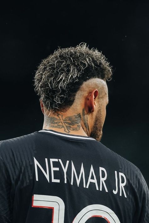 Afro Hair Fade, Neymar Jr Hairstyle, Rooftop Restaurant Design, Anuel Aa Wallpaper, Neymar Jr Wallpapers, Messi Photos, Cristiano Ronaldo 7, Faded Hair, Pelo Afro