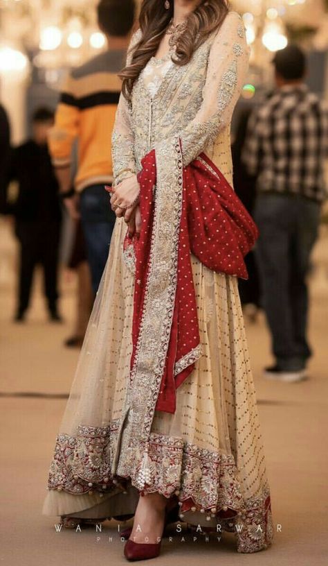 Designer Anarkali Dresses, Shadi Dresses, Pakistani Formal Dresses, Pakistani Wedding Outfits, Pakistani Dresses Casual, Pakistani Fashion Party Wear, Beautiful Pakistani Dresses, Pakistani Bridal Dresses, Simple Pakistani Dresses