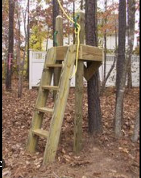 Zipline Platform, Backyard Zipline, Diy Zipline, Kids Zipline, Zip Line Backyard, Treehouse Ideas, Simple Tree House, Backyard Playset, Tree Fort