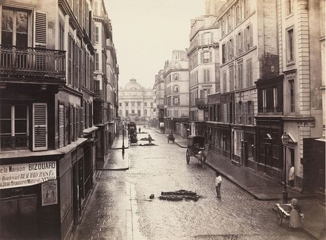 Rue de Constantine in 1866, before its demolition. | These Intriguing Photos From The 1860s Show A Paris That No Longer Exists Photography 19th Century, Louis Daguerre, Old Paris, Paris Photo, French Photographers, National Gallery Of Art, Vintage Paris, Paris Street, Rare Photos