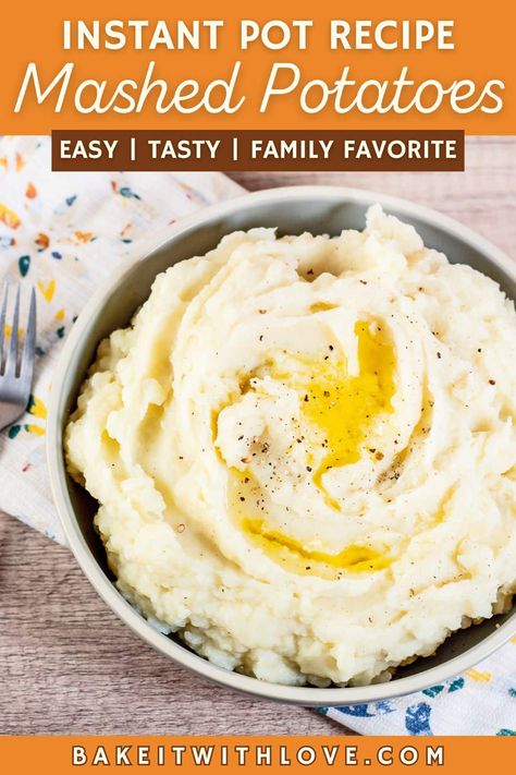 Overhead image of the Instant Pot mashed potatoes in a bowl with melted butter and freshly ground black pepper. Potatoes Recipes Side Dishes, Instapot Mashed Potatoes, Wedges Fries, Potatoes For Dinner, Make Mashed Potatoes, Instant Pot Mashed Potatoes, Dinner Ideas Thanksgiving, Creamy Potatoes, Fall Dinner Ideas