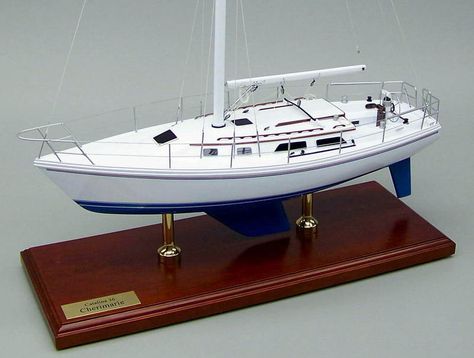 Hunter Sailboats, Sailboat Model, Sailboat Plans, Yacht Model, Model Sailboat, Glow Jewelry, Boat Interior, Sailing Vessel, Ship Model