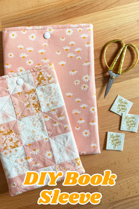 Cool Sewing Projects For Beginners, Things To Make With Fabric Squares, Things To Sew And Sell On Etsy, Book Sewing, Useful Fabric Projects, Easy Cotton Sewing Projects, Bag For Books, Sewing Book Covers Free Pattern, Sewing Projects For Readers