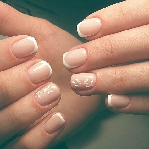 2023 Manicure Ideas, Minimalist Korean Nail Art, Gel Nails Floral Design, Gel Manicure Wedding Nails, Simple Bride Nails Short, Bridal Nails For Short Nails, Short Bridal Nails Simple, Bridesmaid Nails Ideas, Subtle Bridesmaid Nails