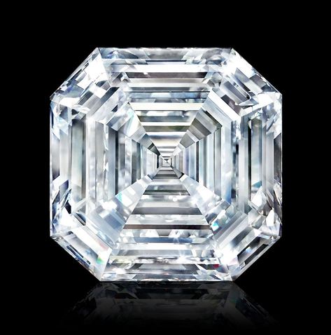 Graff Unveils World's Largest Square Emerald Cut Diamond At 302.37 Carats Glamorous Engagement Rings, Cullinan Diamond, Graff Diamonds, الفن الرقمي, Asscher Diamond, Pch Sweepstakes, Luxury Jewelry Brands, Asscher Cut Diamond, Big Diamond