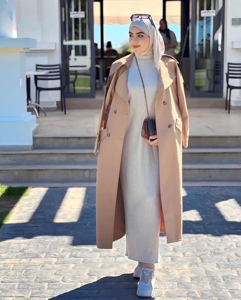 Modest Winter Outfits, Stylish Outfits Casual, Classy Wardrobe, Modest Dresses Fashion, Hijab Style Tutorial, Afghan Clothes, Professional Outfits Women, Mode Abaya, Hijabi Outfits Casual