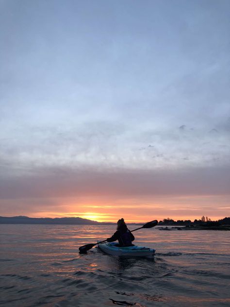 Aesthetic Kayaking Pictures, Kayak Aesthetic, Home Screen Collage, Friends Vision Board, Kayaking Aesthetic, Vacay Aesthetic, Summer Camp Vibes, Aesthetic Visionboard, Ocean Kayaking