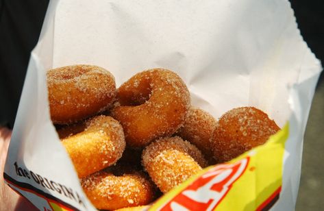 Hot fresh mini donuts are a great business idea! Photo by mastermag on Flickr. Donut Business, Concession Stand Food, Mini Donut Recipes, Donut Images, Types Of Donuts, Mini Donuts Maker, Doughnut Shop, Donut Maker, Mini Doughnuts