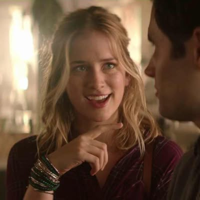 Beck "you", Guinevere Beck Icon, Elizabeth Lail You, Elizabeth Lail Wallpaper, Elizabeth Lail Fnaf, Elizabeth Lail Aesthetic, Elizabeth Lail Icons, Matching Pfp Couple Spiderman, Spiderman Matching Pfp Couple