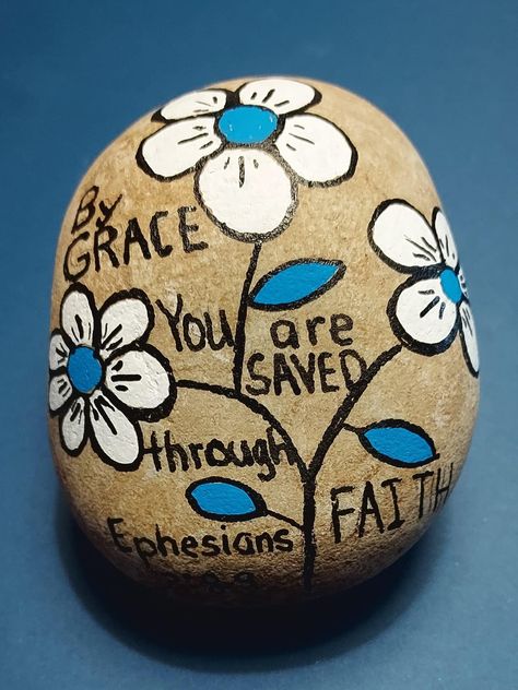 Prayer Rocks, Rock Designs, Days Of Creation, Rocks Painted, Christian Rock, Rock Painting Ideas Easy, Rock Ideas, Rock Design, Nature Crafts