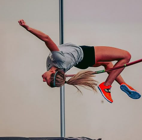 Track Action Shots, Track And Field High Jump, Pole Vaulting Aesthetic, Long Jump Aesthetic, High Jump Aesthetic, Track Photoshoot Photo Ideas, High Jump Track, Track And Field Aesthetic, Track Szn